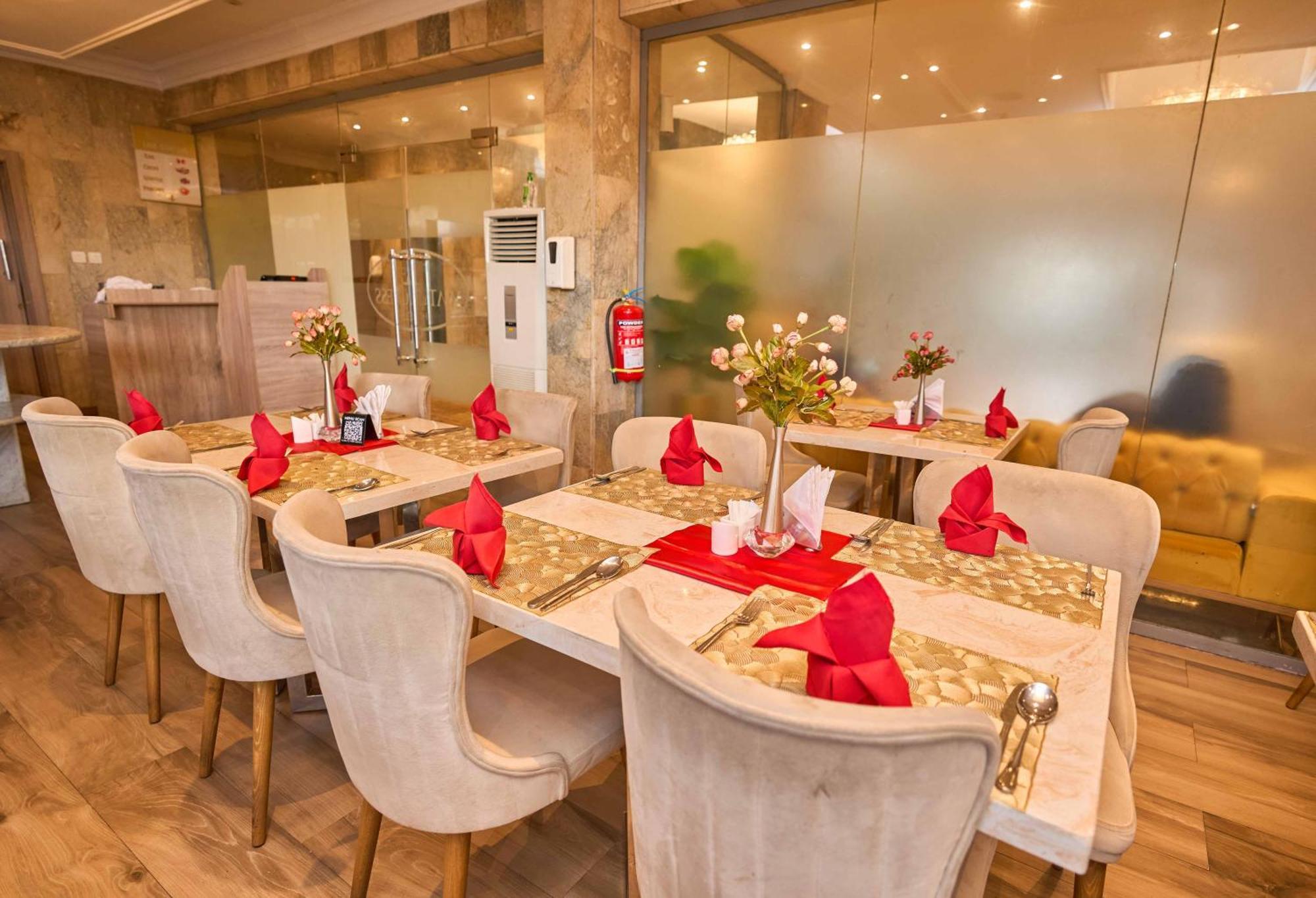 Watercress Hotels And Event Ikeja Esterno foto